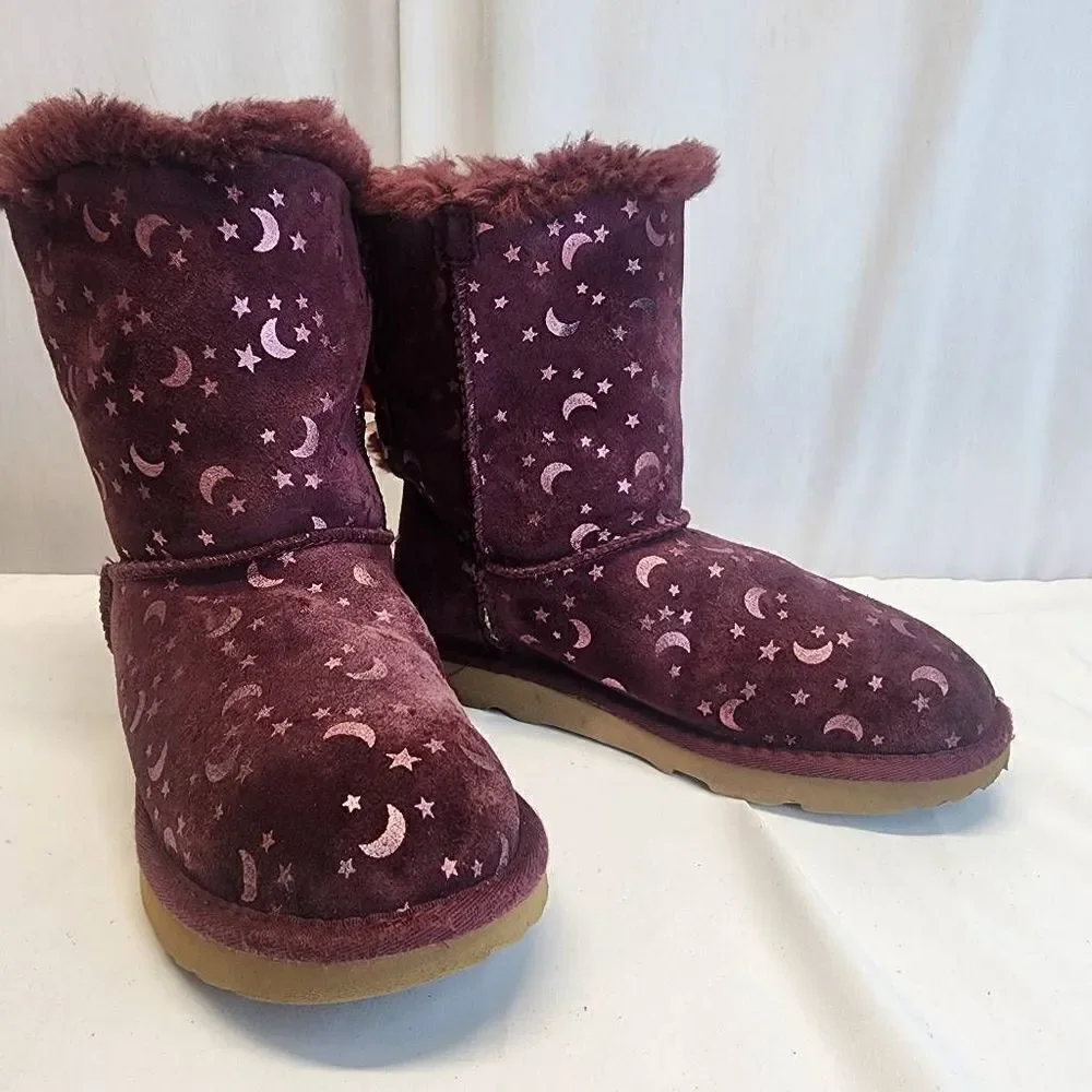 UGG Junior Bailey Bow Moon And Stars Boots Wild Grape Size 4